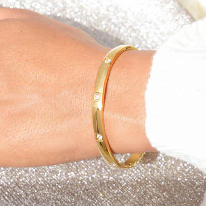 CHLOE - 18K GOLD BANGLE ZIRCONIA INSET BRACELET