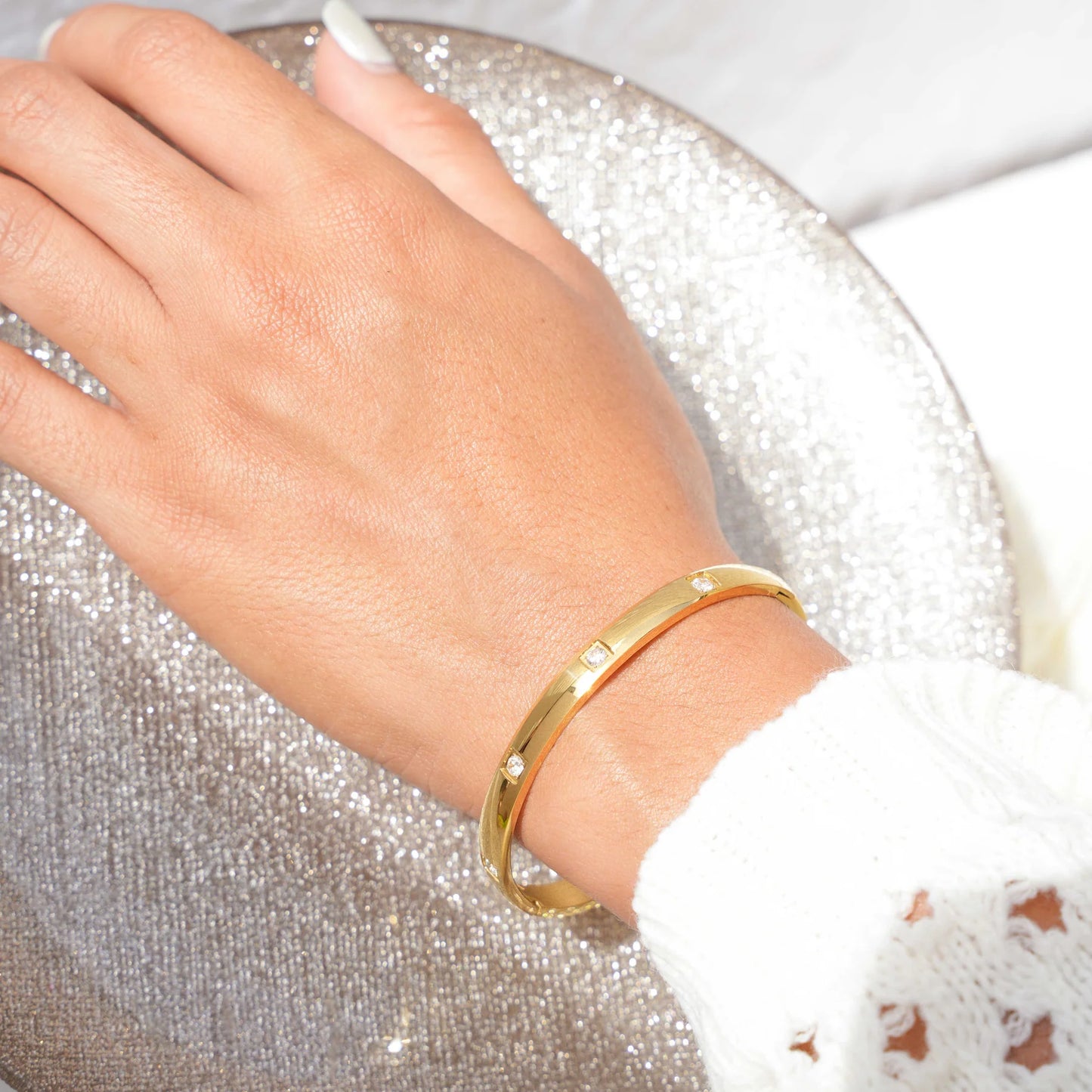 CHLOE - 18K GOLD BANGLE ZIRCONIA INSET BRACELET